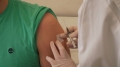Гръцки лекари мамят антиваксъри, вместо фалшива, бият им истинска ваксина