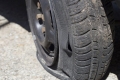 Задържаха мъж, срязал гумите на пет коли в Дупница