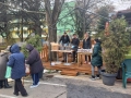 Благородна инициатива: Десетки благоевградчани похапнаха топла храна срещу усмивка