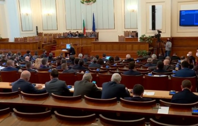 На първо четене: Депутатите гласуваха удължаване на Бюджет 2021
