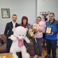 Председателят на ОбС - Симитли и кметицата на Крупник орисаха "Бебе 2022" на общината - Пламена