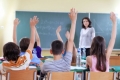Стартовата заплата на учителите гони 1500 лева