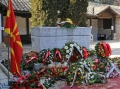 Вандали скъсаха лентите с българското знаме от венците на гроба на Гоце Делчев