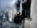 Печка на дърва изгори жив пенсионер в дома му