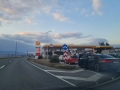 Шок: Колони от автомобили по бензиностанциите в Благоевград, бензинът мина 3 лв. /Снимки/