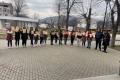 Дванадесетокласници от училището в Симитли с мил жест към класния си ръководител по повод 8-ми март и предстоящия им абитуриентски бал