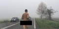 Позор: Англичанин се съблече чисто гол в час пик и се разходи по улиците в Банско