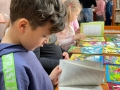 Любознателните малчугани от ДГ  Радост  – Симитли  се потопиха  в света на детската книга