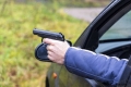 Екшън на пътя: Шофьор заплаши семейство с пистолет