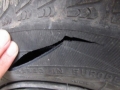 Срязаха гумите на автомобил в Добринище