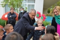 Деца от ДГ  Синчец  боядисаха първото червено яйце, с помощта на кмета Илко Стоянов