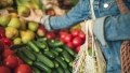 Салатата става по-евтина: Цените на плодовете и зеленчуците падат