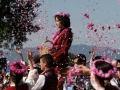(СНИМКИ) С празнично шествие в Казанлък бяха закрити Празниците на розата