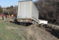 Камион падна от мост край Тополовград