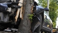 Пак кръв на пътя: 25-годишен блъсна колата си в дърво и загина
