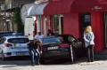 На косъм от трагедия: Кола се заби във витрината на магазин