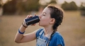 Родители искат забрана за продажбата на енергийни напитки на деца