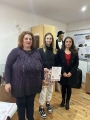 Зам.- кметът на община Разлог г-жа Колчева- Фарфарова и Христина Манова, наградиха победителите в конкурса  В очакване на Коледа  2022