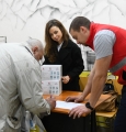 В навечерието на Коледа: БЧК предоставя хранителни продукти на десетки бездомни хора в Благоевград