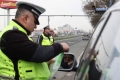 Шофьорка хвърли 50 лева подкуп на полицаи