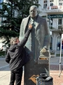 Подигравка с паметник на лидера на ГЕРБ Бойко Борисов пред Ларго МОЛ-Благоевград