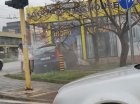 Шофьорка се вряза с колата си в магазин за дограма СНИМКИ