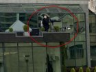 Ново 20! Гениален катаджия се скри на тераса на офис сграда, снима пътни нарушители