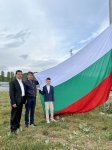 Областният управител на Благоевград и четвъртокласник издигнаха българското знаме на кръговото кръстовище при Зелен дол
