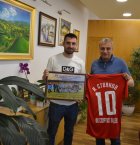 Плакет за футболистите на ФК Спортист Падеш станали областни шампиони