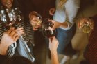 Науката се произнесе: Жените, които пият вино с приятелки, живеят по-дълго
