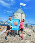 Две достойни жени развяха трибагреника и символа на Разлог на връх Триглав в Словения