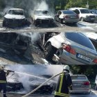 Огнен ад: Три коли горяха на паркинга край механа Воденицата