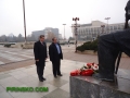 Георги Първанов поднесе цветя на паметника на Димитър Благоев в Благоевград