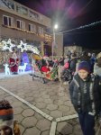 Дядо Коледа запали светлините на елхата в евросело Черниче