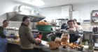 Над 300 бедни и самотно живеещи хора получиха топла храна от доброволците в Благоевград