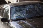 Фолксваген  осъмна със счупени стъкла и срязани гуми в Благоевград