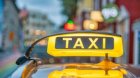 Докато е с клиенти: Хванаха таксиметров шофьор с положителна проба за амфетамин и кокаин