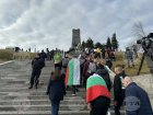 Стотици българи се събират край Паметника на свободата на връх Шипка