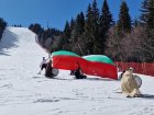 Ски спускане с носии на Пампорово в чест на 3 март (СНИМКИ)