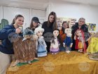Пътуващи куклени представления и драматизации са подготвили деца от младежки театър в Петрич за Световния ден на кукления театър