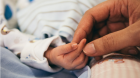 Насилие или инцидент? 4-месечно бебе от Благоевград е в болница с травма на мозъка