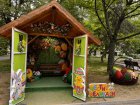 Пъстроцветна Великденска къщичка в Градската градина ще радва благоевградчани за Възкресение Христово