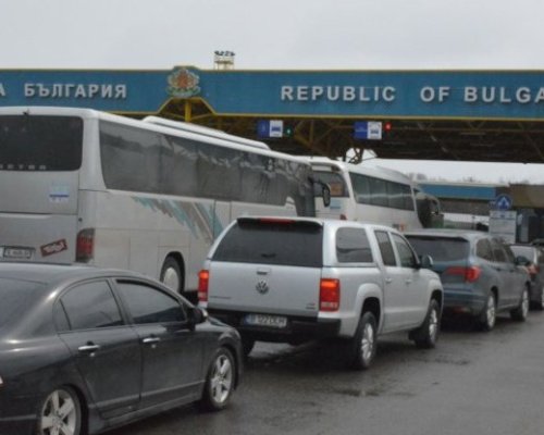 Интензивен е трафикът на някои от граничните пунктове по границата с Турция и Румъния