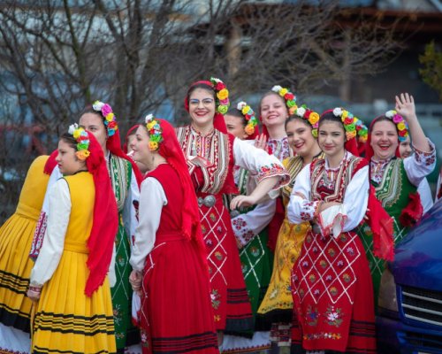 В българския народен календар съществува едно смесване на езичество и християнство