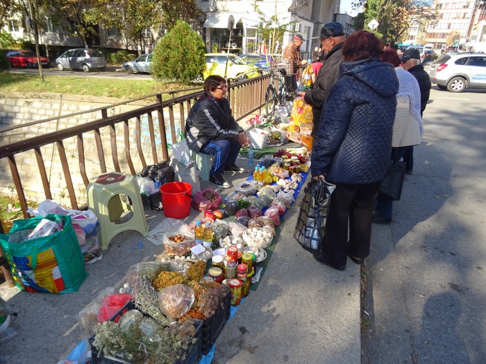 В сезона на туршиите зелето е хит на пазара в Благоевград (СНИМКИ) снимка 16