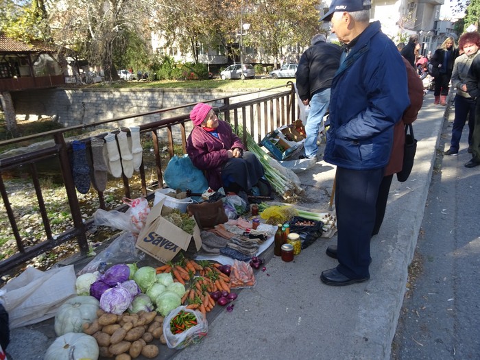 В сезона на туршиите зелето е хит на пазара в Благоевград (СНИМКИ) снимка 15