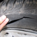 Снежният капан предизвика безредици в Разлог! Три автомобила осъмнаха със срязани гуми