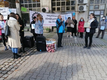 ПРОТЕСТ: Медицински сестри искат промяна на работното време и по-високи заплати