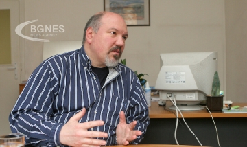Александър Маринов: Най-мощният съюзник на Радев са гражданите