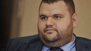 Пеевски продава Булгартабак, бяга в чужбина